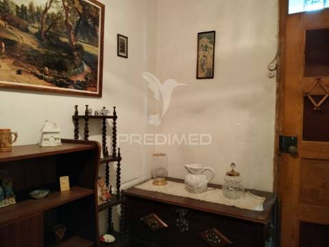 Moradia t3 com cave, quintal e excelente potencial em minde