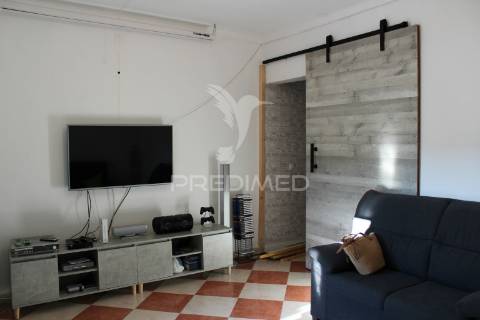 Moradia rc com quintal