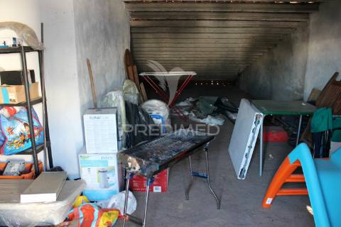 Moradia rc com quintal