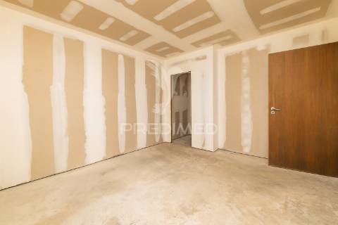 Armazém para venda – lago, amares (241 m²)