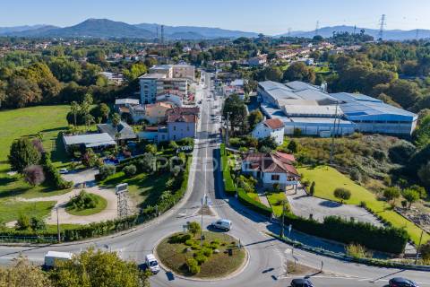 Armazém para venda – lago, amares (241 m²)