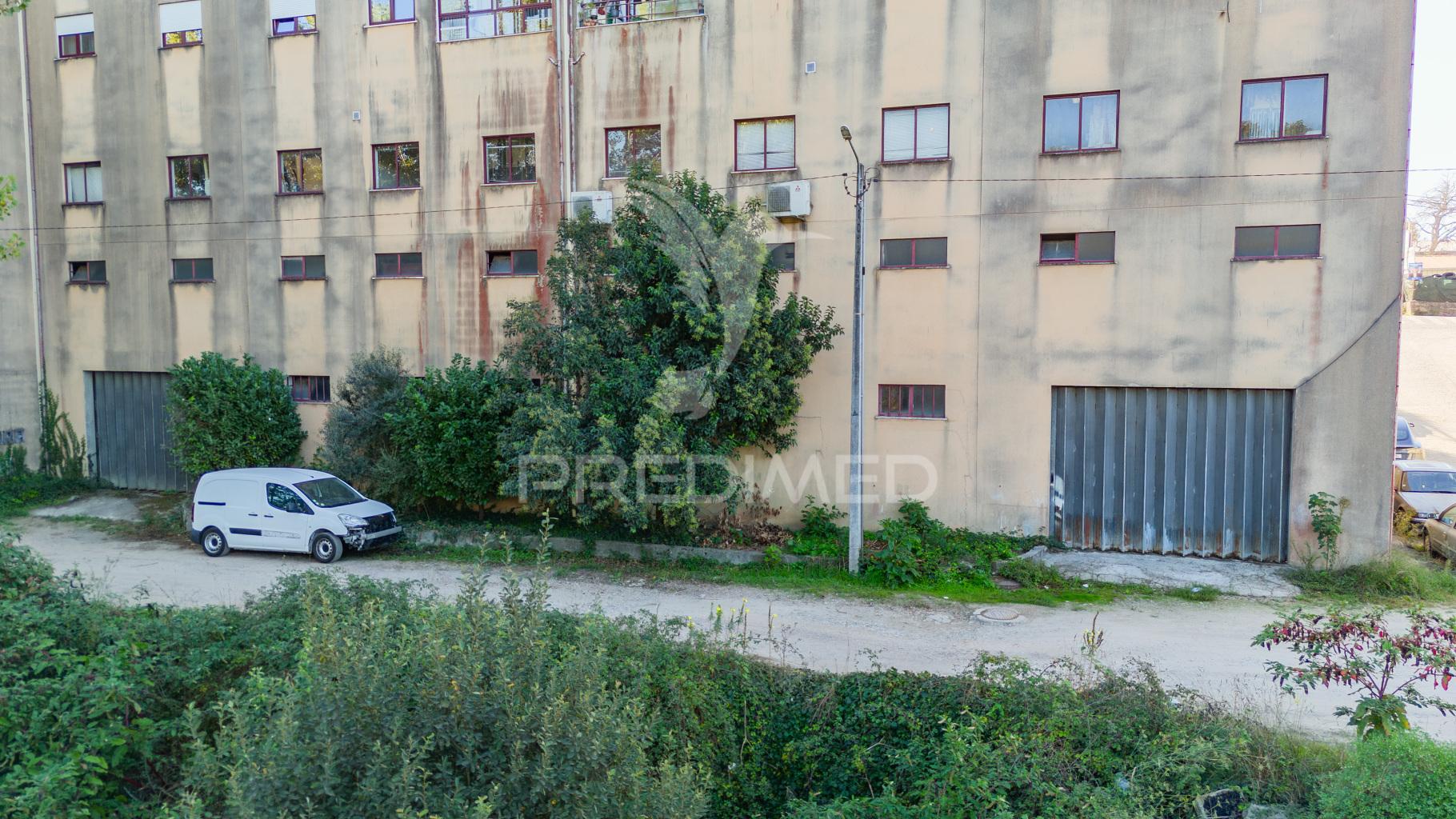 Armazéns para venda – lago, amares (369 m²)
