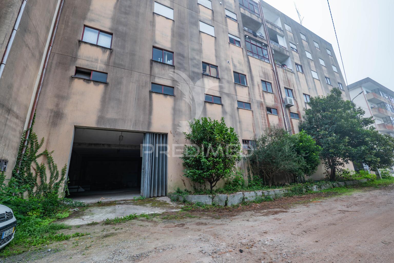 Armazéns para venda – lago, amares (369 m²)