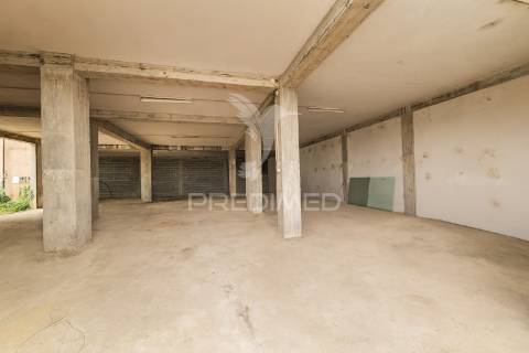 Armazéns para venda – lago, amares (369 m²)