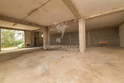 Armazéns para venda – lago, amares (369 m²)