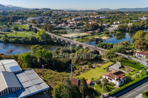 Armazéns para venda – lago, amares (369 m²)