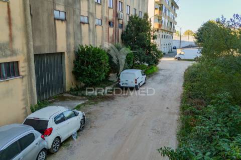 Armazéns para venda – lago, amares (369 m²)