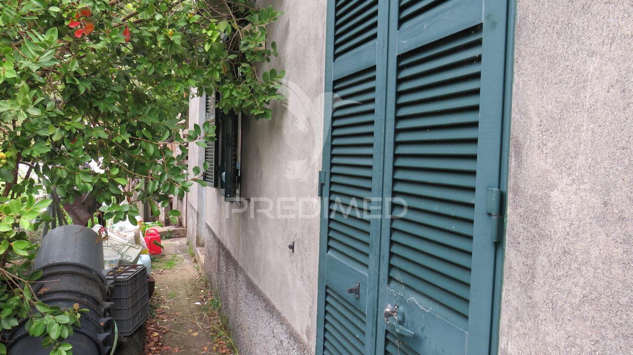 Moradia t3 habitavel precisando alguns melhoramentos com 610m2 de terreno no rosário s. vicente
