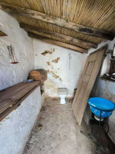 Casa tipicamente alentejana (para restaurar) com 2 quartos
