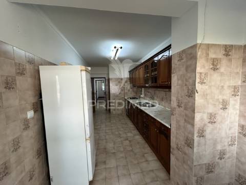 Apartamento t2 na arrentela (rés-do-chão)