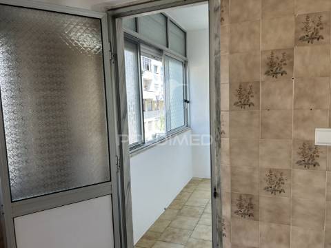 Apartamento t2 na arrentela (rés-do-chão)