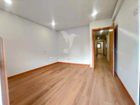 Apartamento t3 junto à câmara de gaia - arrendamento