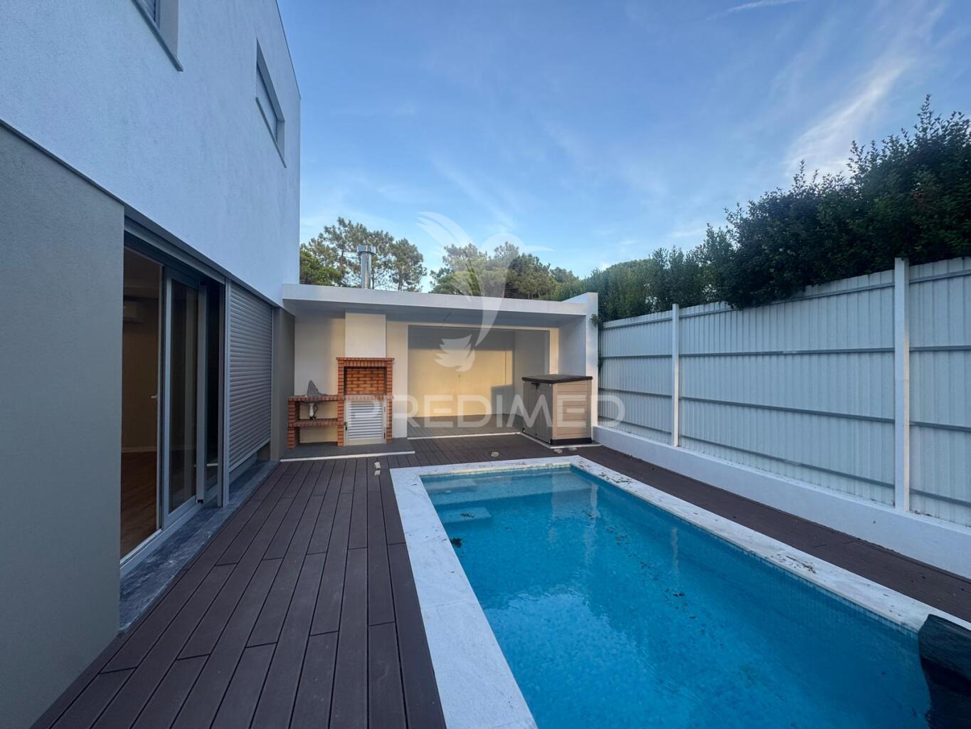 Moradia t3 contemporânea com piscina privativa – lagoa de albufeira