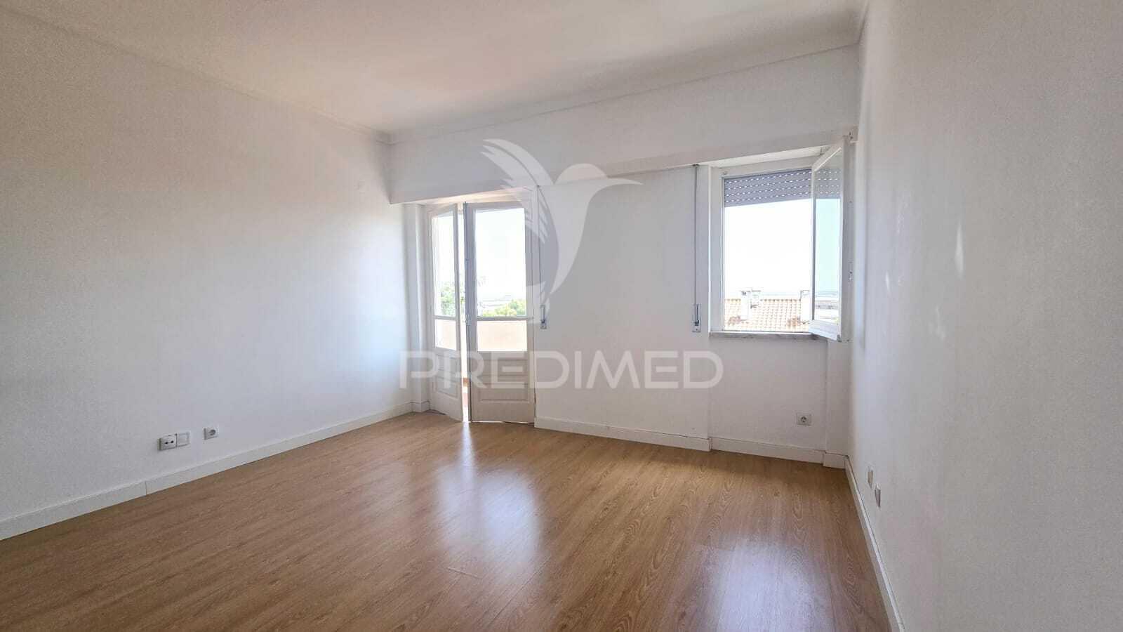 Apartamento t2 com vista rio  na póvoa de santa iria
