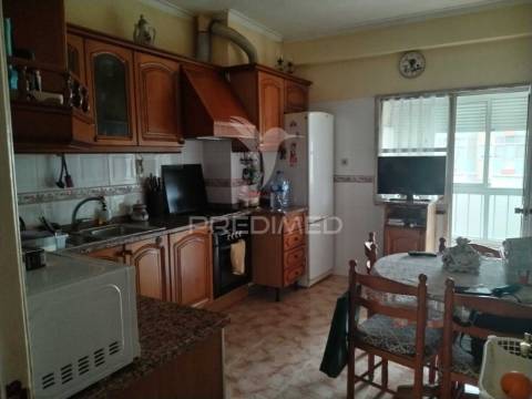 Apartamento t3 com garagem em agualva, cacem