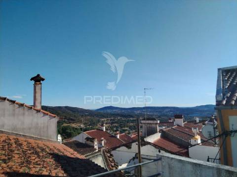 Moradia na aldeia de carreiras