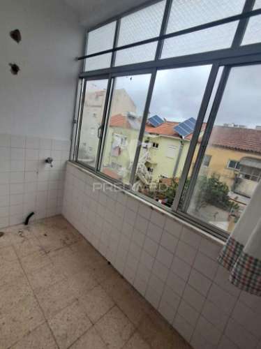 ? t2 com varanda, marquise e terraço comum – cacém
