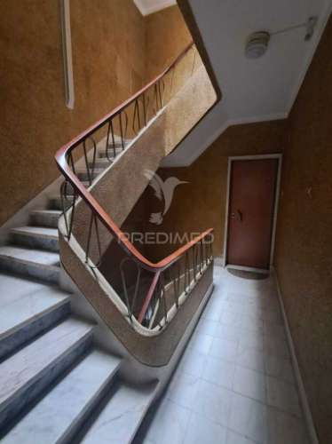 ? t2 com varanda, marquise e terraço comum – cacém