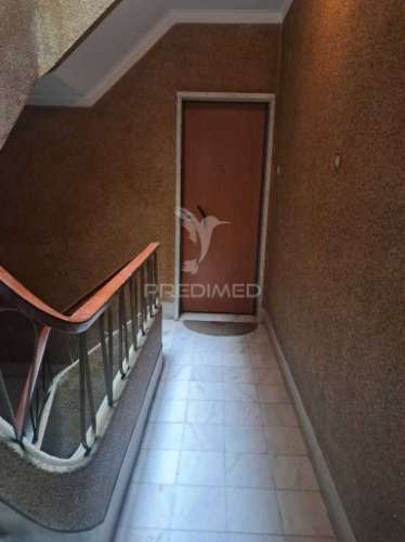 ? t2 com varanda, marquise e terraço comum – cacém
