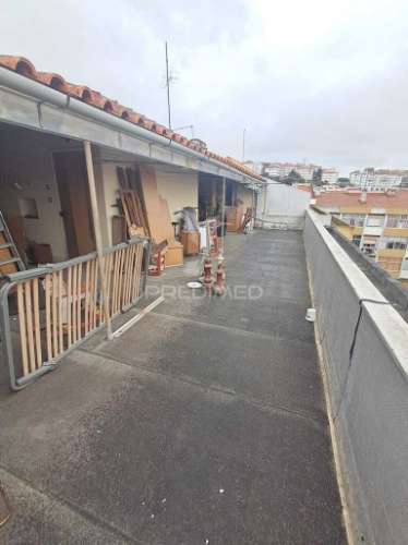 ? t2 com varanda, marquise e terraço comum – cacém