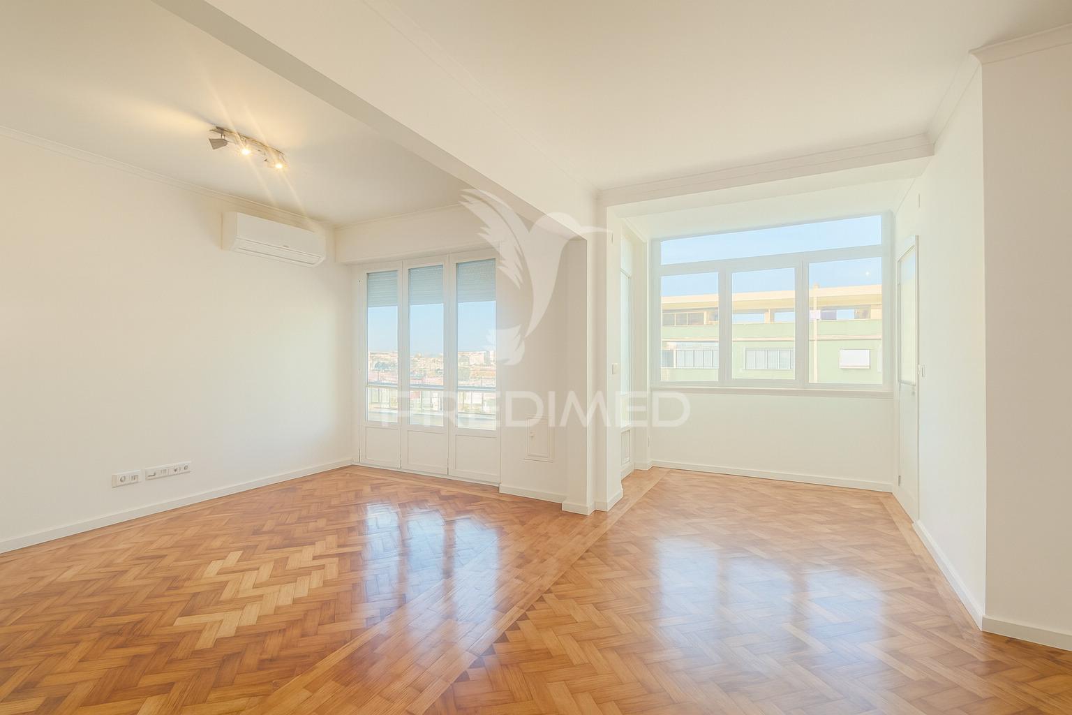 T3 remodelado com 117 m² | piso alto com elevador | entrecampos