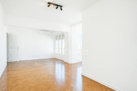 T3 remodelado com 117 m² | piso alto com elevador | entrecampos