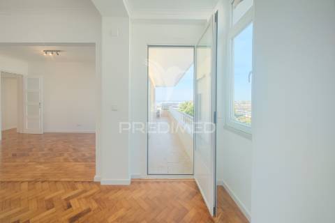 T3 remodelado com 117 m² | piso alto com elevador | entrecampos