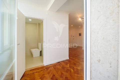 T3 remodelado com 117 m² | piso alto com elevador | entrecampos
