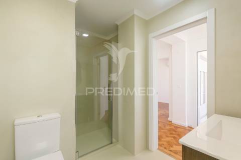 T3 remodelado com 117 m² | piso alto com elevador | entrecampos
