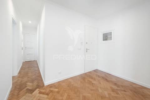 T3 remodelado com 117 m² | piso alto com elevador | entrecampos