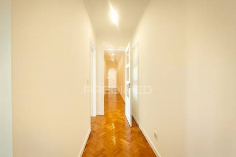 T3 remodelado com 117 m² | piso alto com elevador | entrecampos