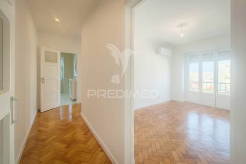 T3 remodelado com 117 m² | piso alto com elevador | entrecampos