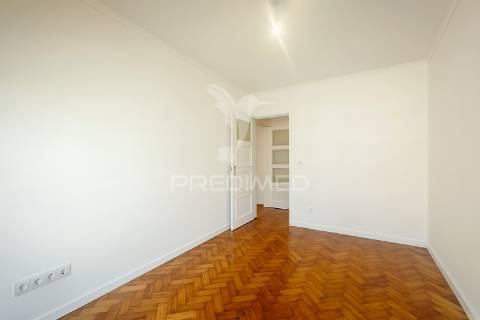 T3 remodelado com 117 m² | piso alto com elevador | entrecampos