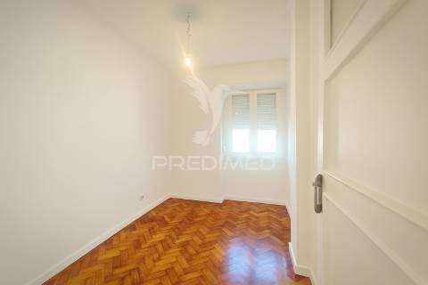 T3 remodelado com 117 m² | piso alto com elevador | entrecampos