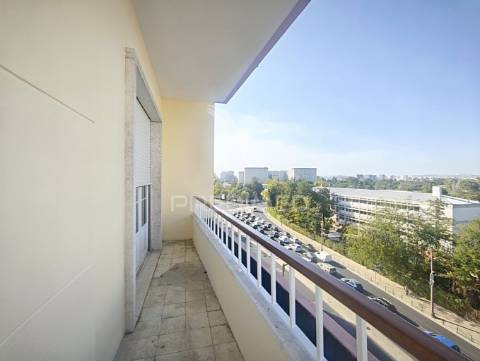 T3 remodelado com 117 m² | piso alto com elevador | entrecampos