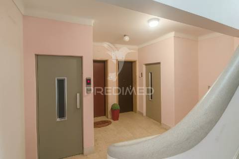 T3 remodelado com 117 m² | piso alto com elevador | entrecampos