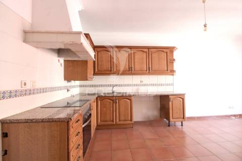 Apartamento t1 para arrendamento no centro de almeirim