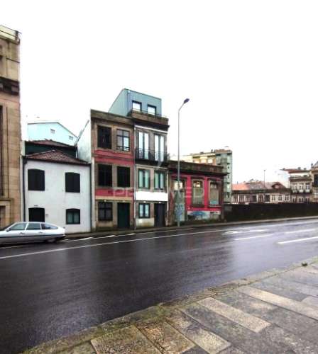 Prédio típico portuense no bonfim para investimento