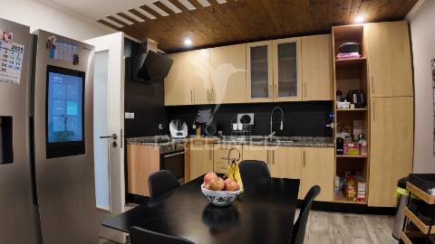 Moradia t3 com quintal e piscina em entradas