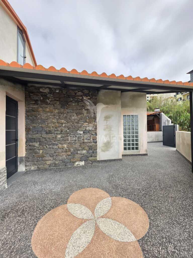 Moradia  térrea t2 no caniço