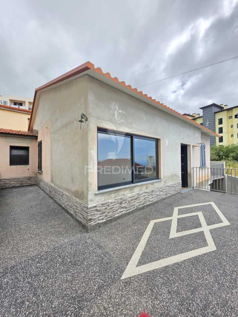 Moradia  térrea t2 no caniço