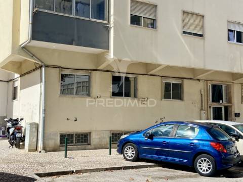 T2 para renovação total nas paivas, amora.