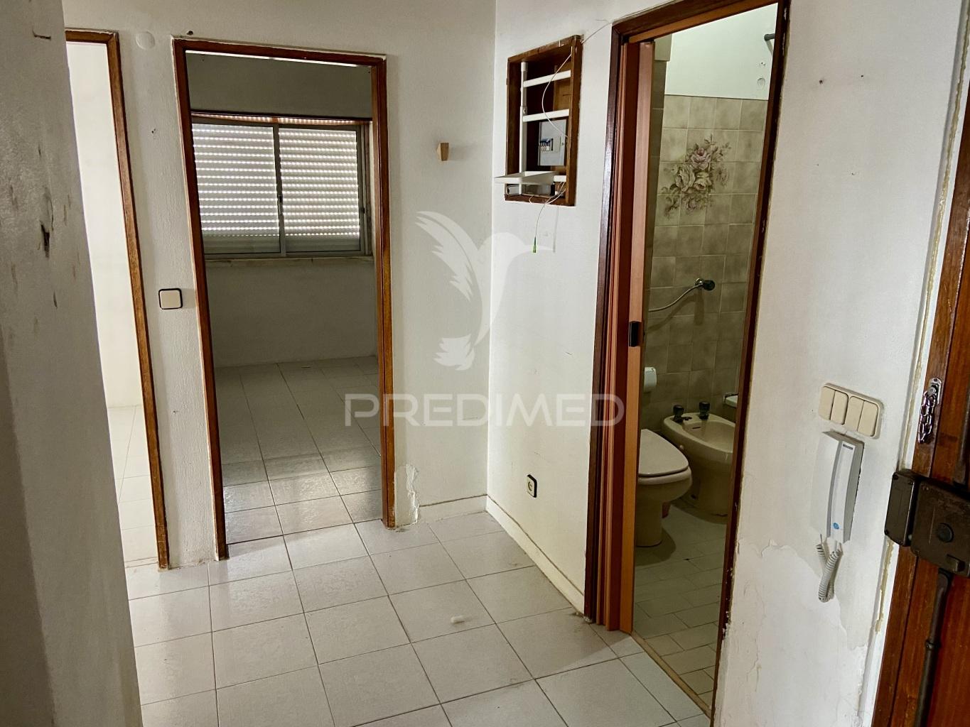 T2 para renovação total nas paivas, amora.