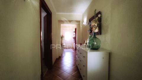 Moradia t3 com quintal amplo e garagem em beringel
