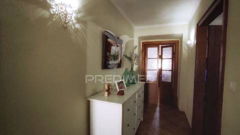 Moradia t3 com quintal amplo e garagem em beringel