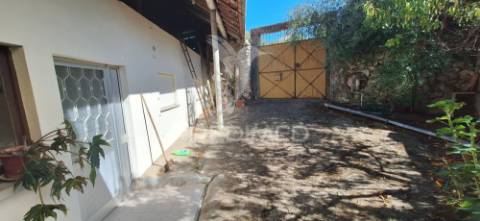 Casa senhorial com história e potencial — para reabilitar!