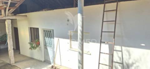 Casa senhorial com história e potencial — para reabilitar!