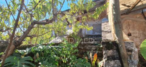 Casa senhorial com história e potencial — para reabilitar!