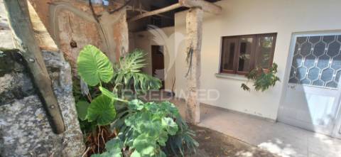 Casa senhorial com história e potencial — para reabilitar!
