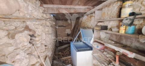 Casa senhorial com história e potencial — para reabilitar!